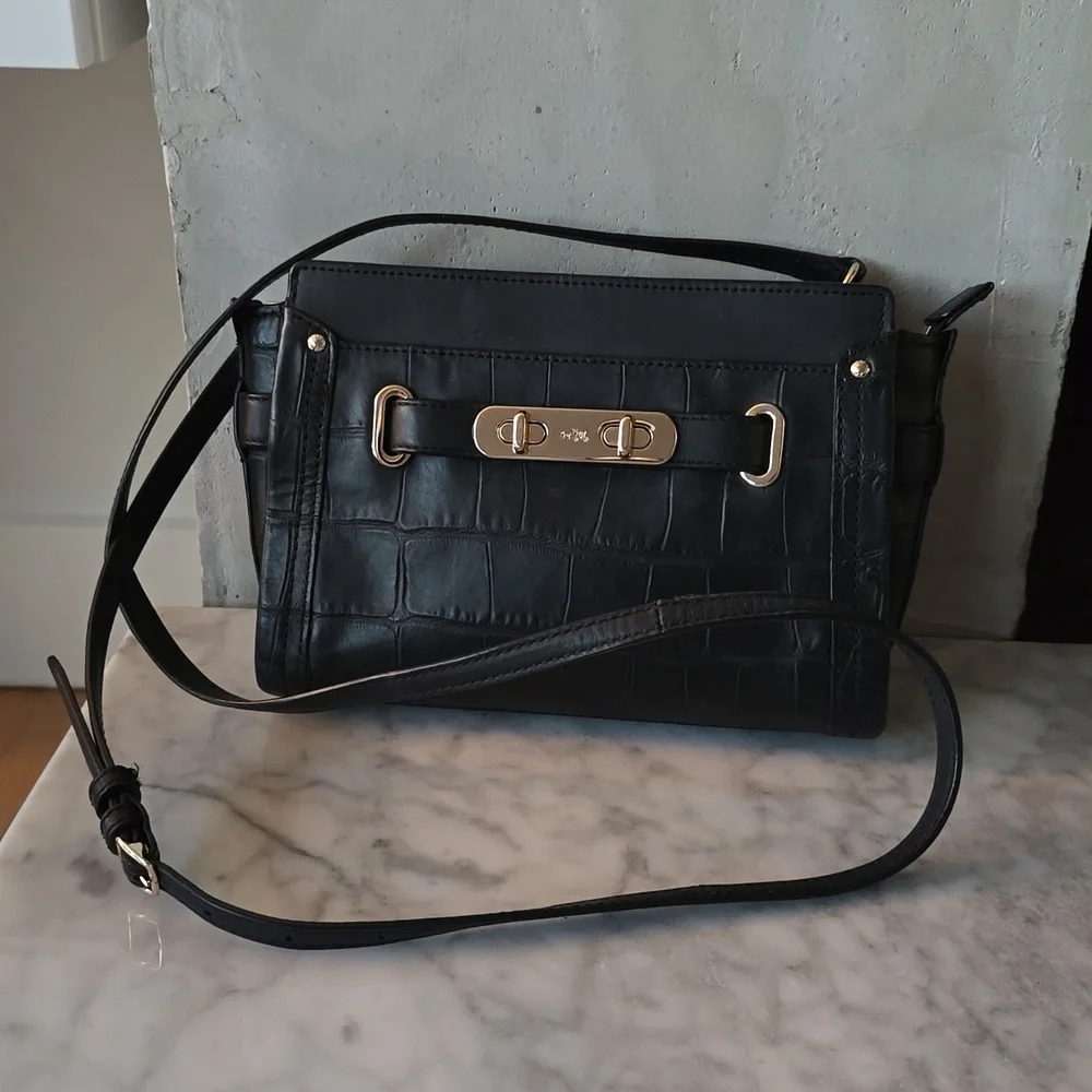 Coach black leather embossed small crossbody gold detail - Picture 2 of 13